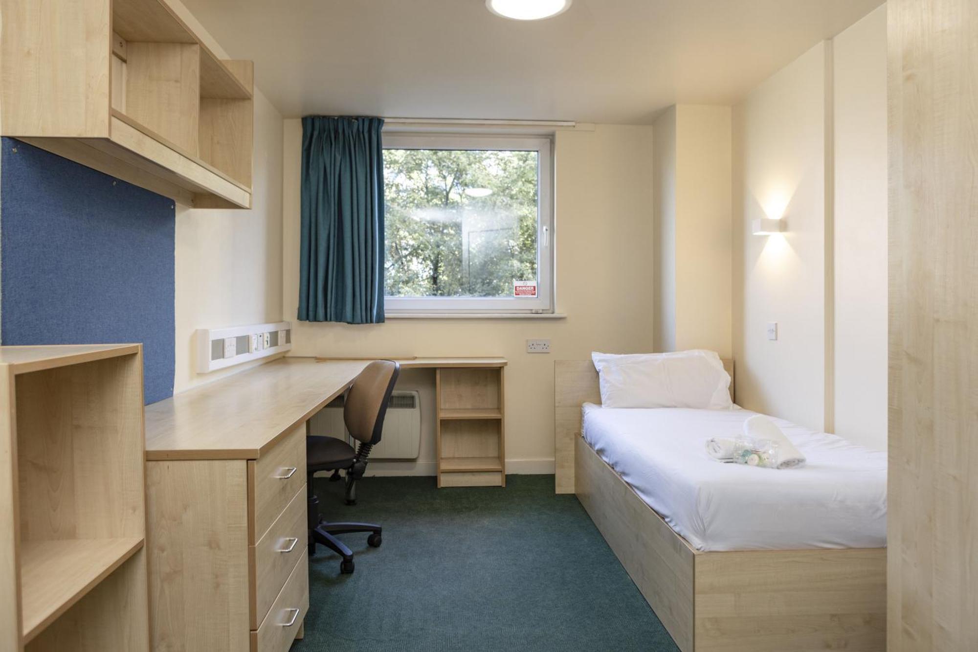 Burley Road Aparthotel